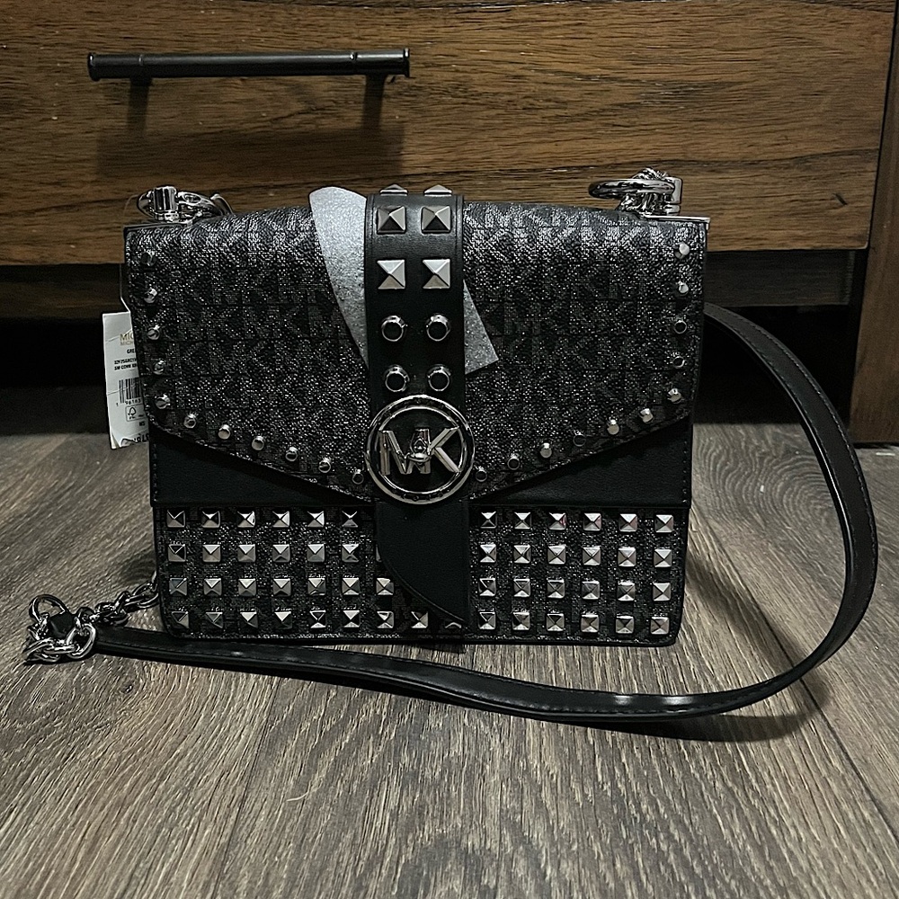 MICHAEL Michael Kors SM CONV XBODY Black/Silver with silver finishes